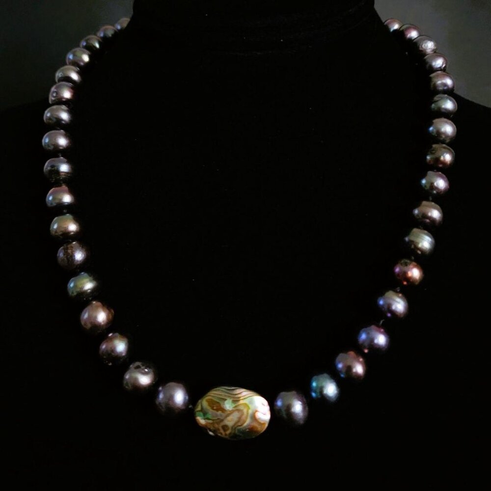 Vintage Stunning Peacock Black Baroque Pearl Necklace with Abalone Pendant
